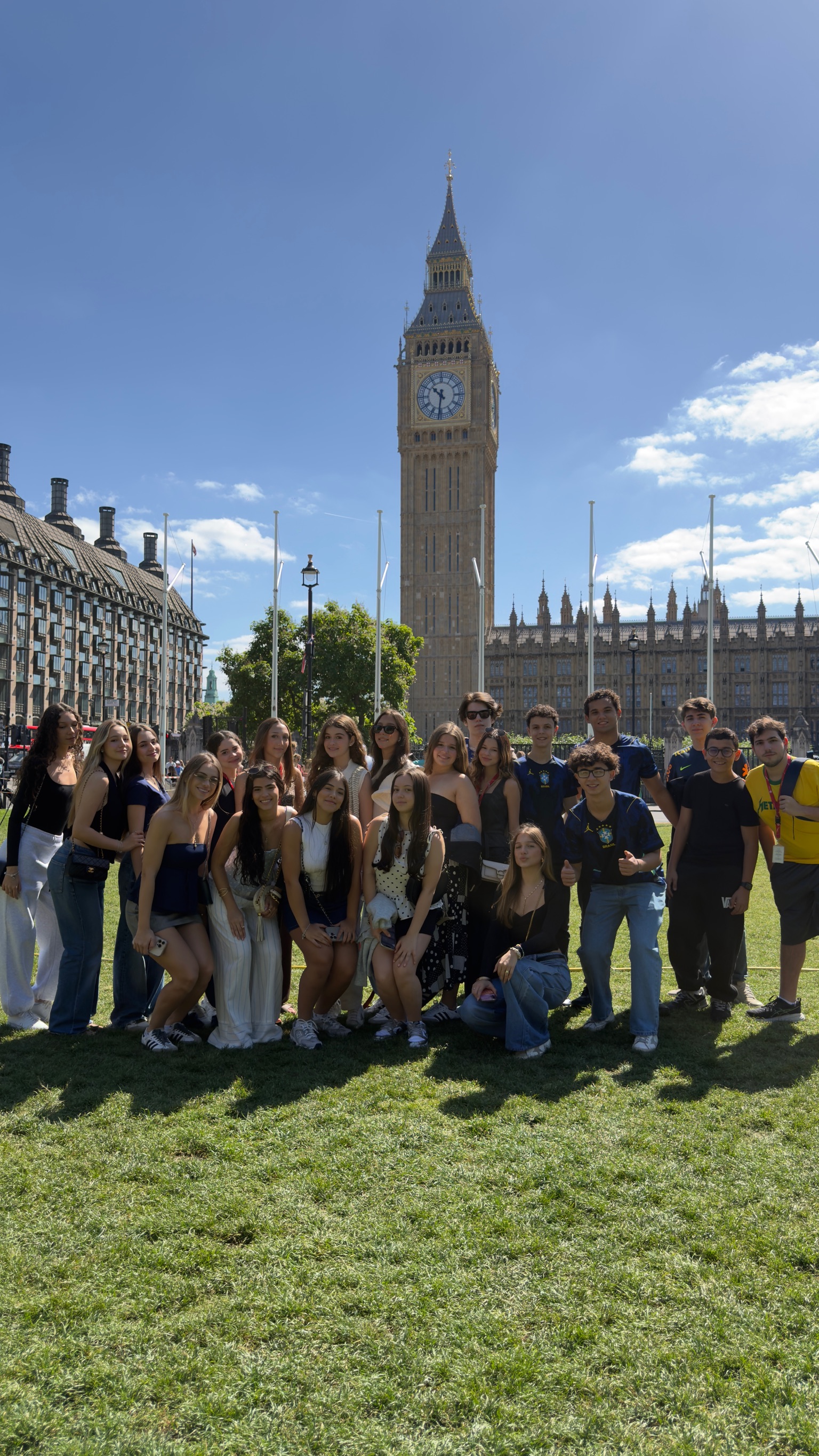 Turma do Eurobreak em frente ao Big Ben, em Londres